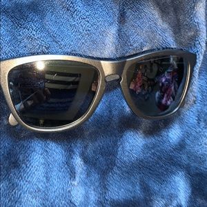 BRAND NEW ! Oakley Frogskins
